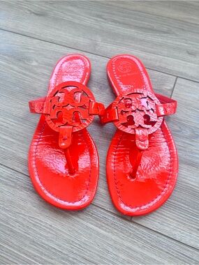 Tory Burch Miller coral Red Patent Logo Thong Sandals 7M